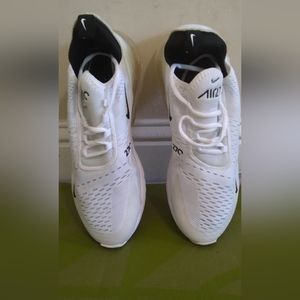 Nike Air Max 270s Size 10 in Mens White